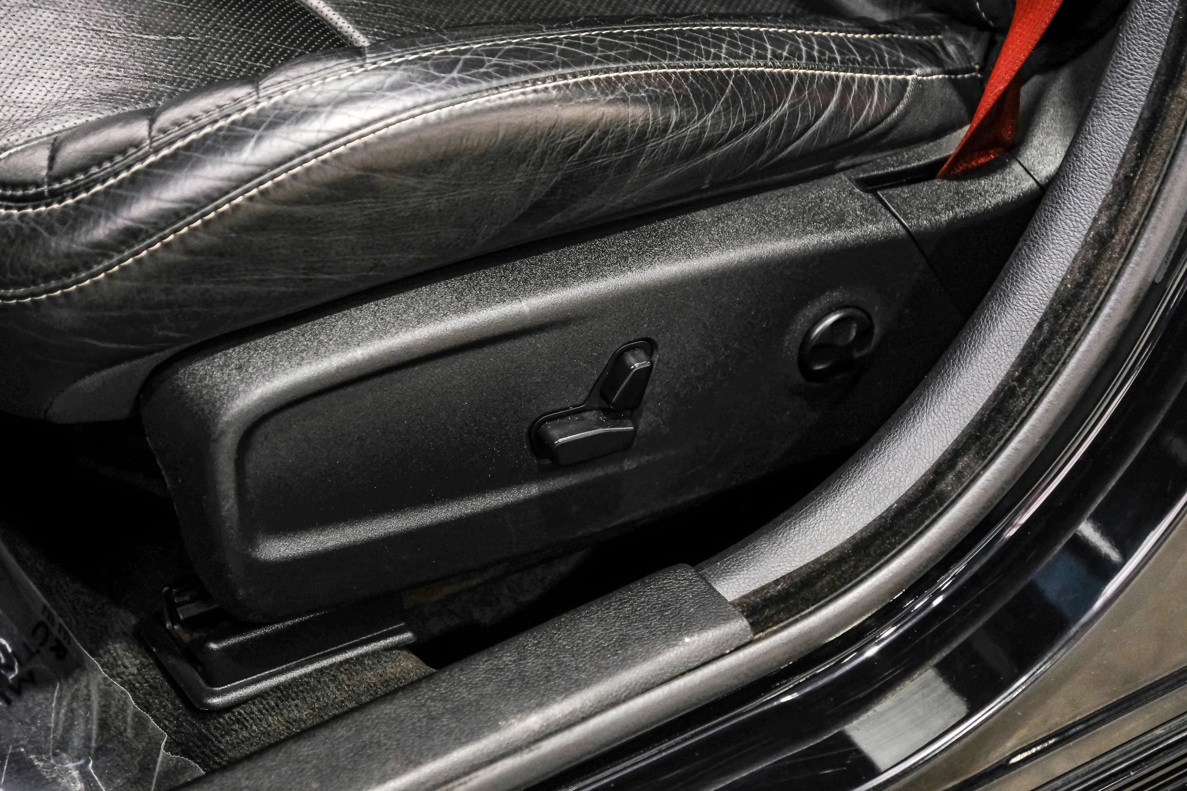 Used 2016 Dodge Charger SRT w/ Harman/Kardon Audio Group RWD image 40