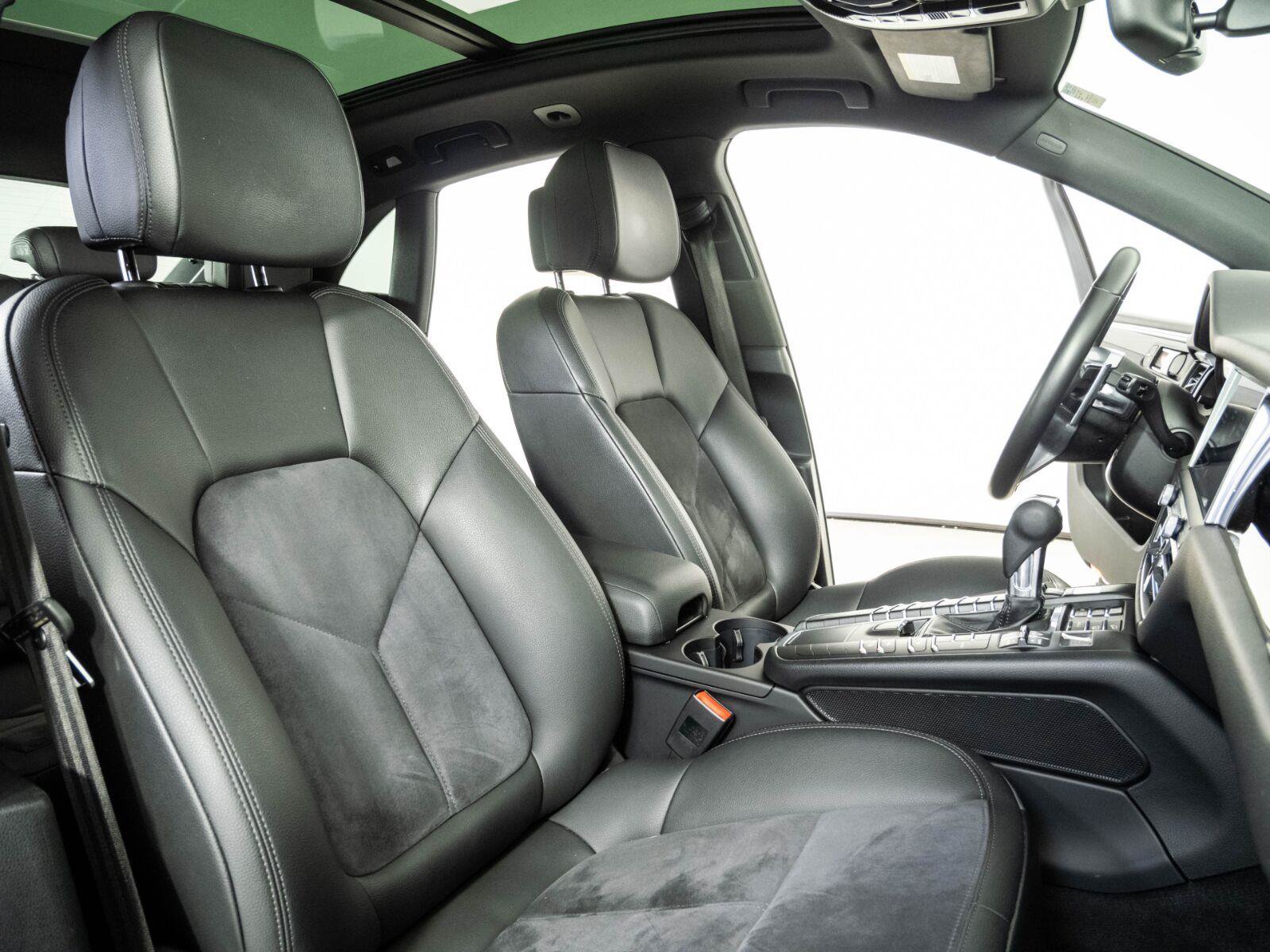 Used 2021 Porsche Macan AWD/4WD image 22