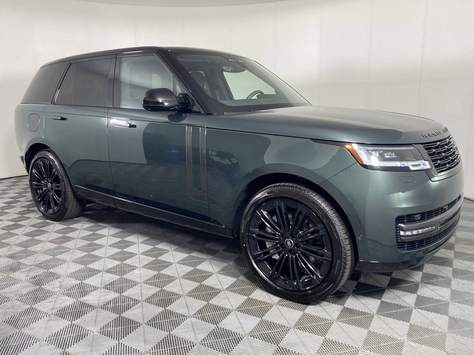 New 2025 Land Rover Range Rover SE image 6