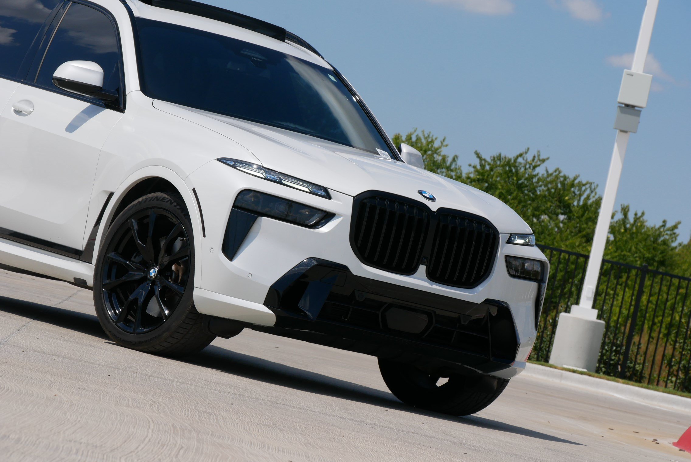 Used 2024 BMW X7 xDrive40i w/ M Sport Package AWD/4WD image 37