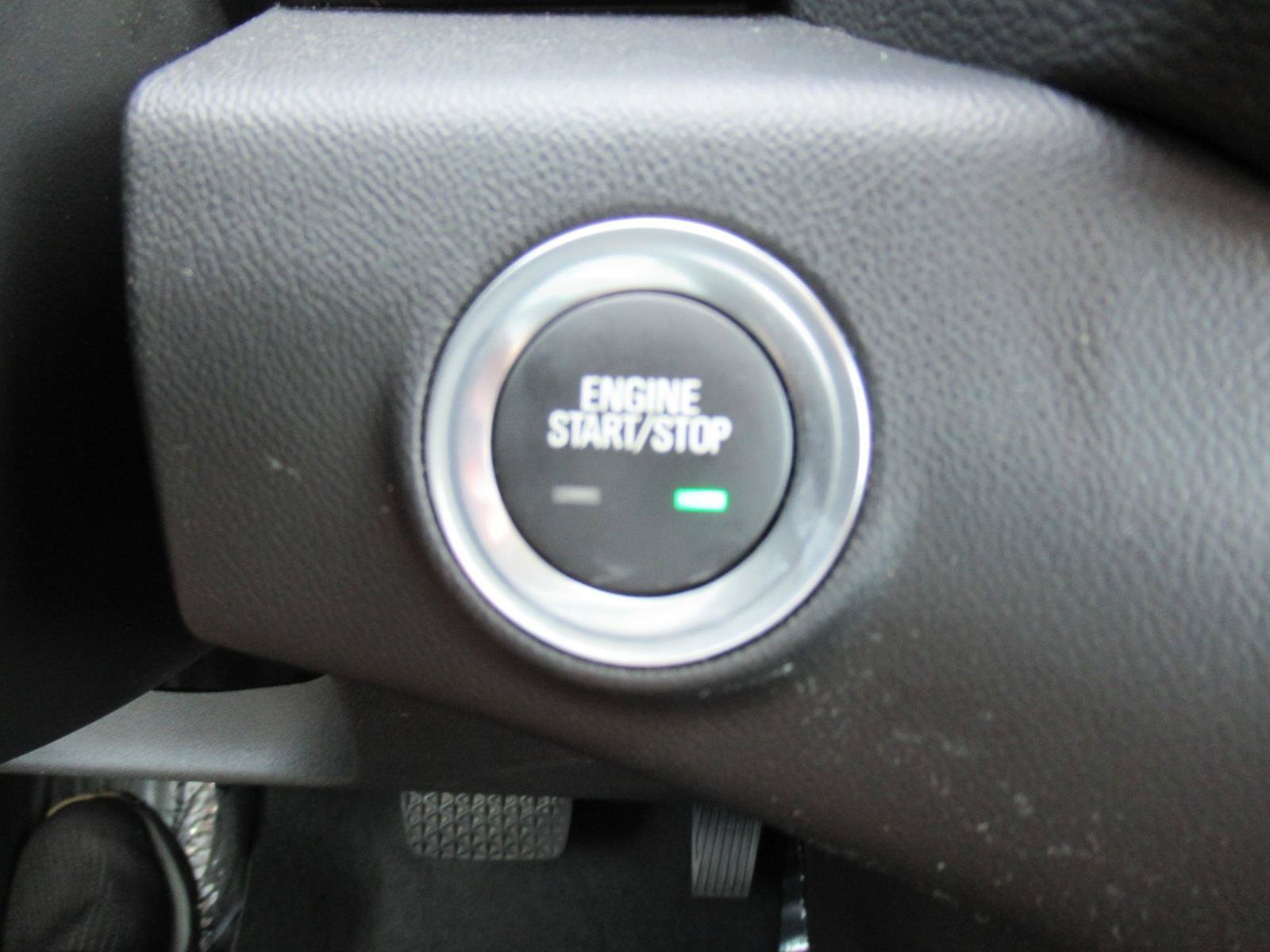 Used 2024 GMC Terrain SLE w/ Driver Convenience Package FWD image 29