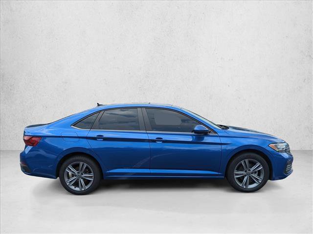 Certified 2023 Volkswagen Jetta SE w/ Panoramic Sunroof Package FWD image 4