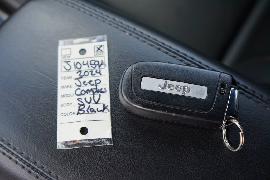 Used 2024 Jeep Compass Limited AWD/4WD image 31