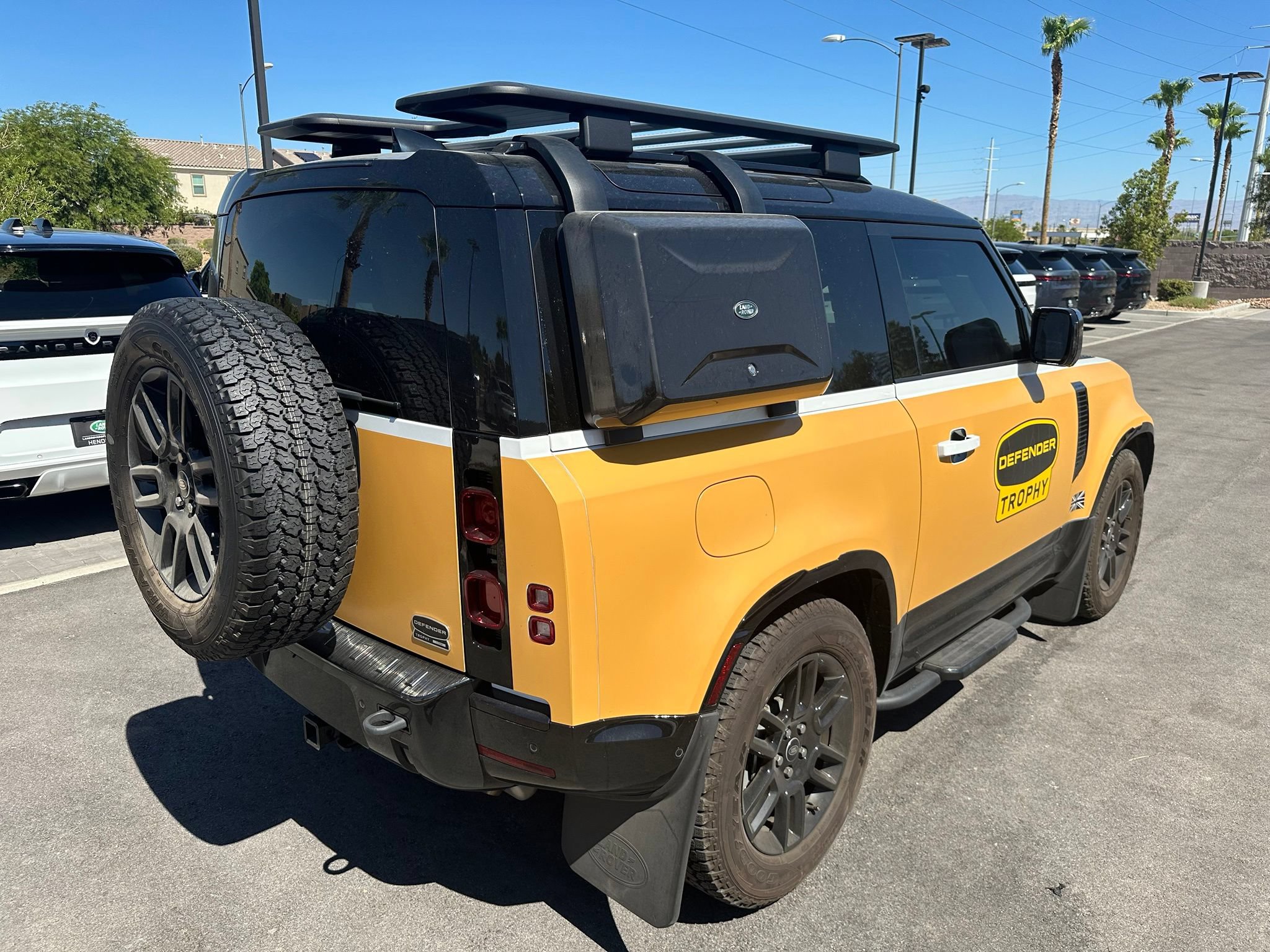 Used 2023 Land Rover Defender 90 X-Dynamic SE AWD/4WD image 11