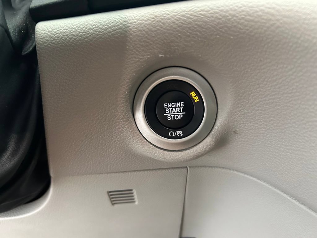 Used 2024 Chrysler Pacifica Touring-L FWD image 46