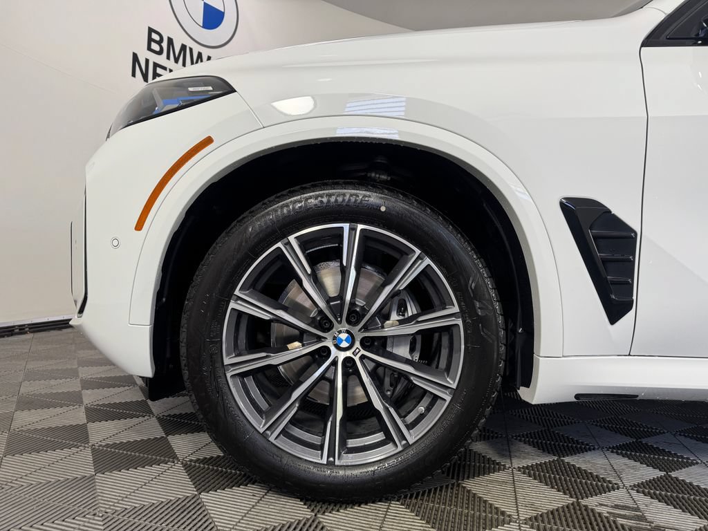 New 2026 BMW X5 xDrive40i w/ M Sport Package AWD/4WD image 10
