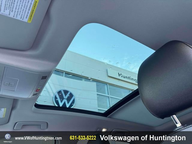 Certified 2025 Volkswagen Taos SE w/ Taos Adventure Package (SXB) image 19