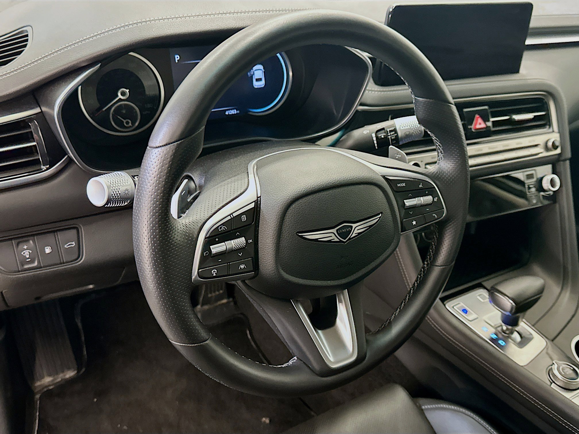Used 2025 Genesis G70 2.5T AWD/4WD image 18