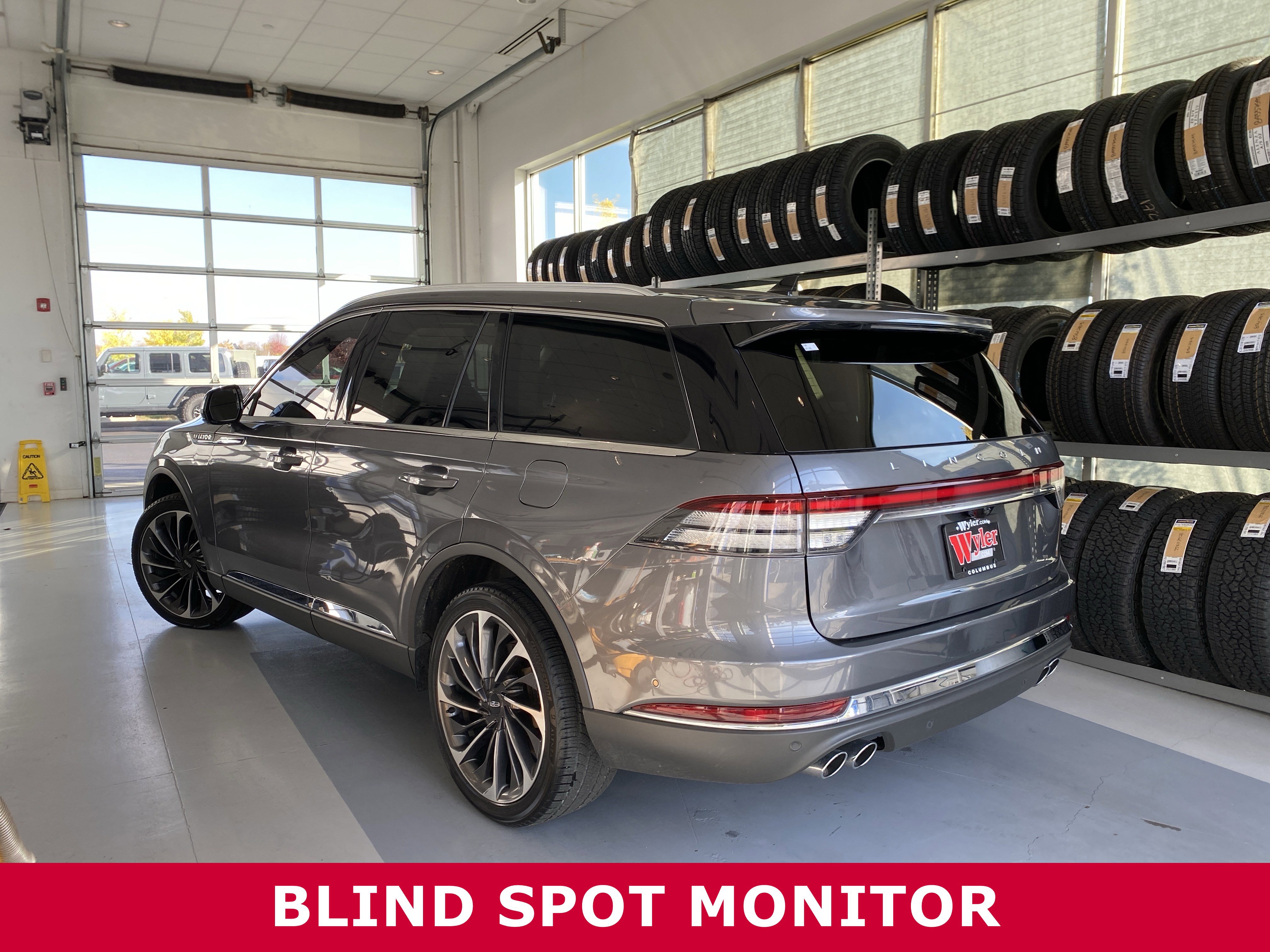 Used 2022 Lincoln Aviator Reserve w/ Equipment Group 201A image 3