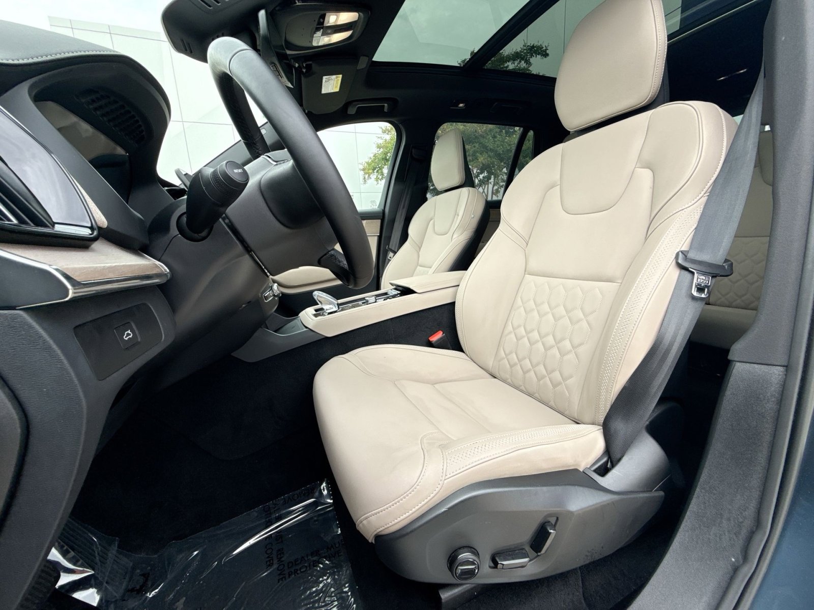 Certified 2025 Volvo XC90 B5 Plus AWD/4WD image 13