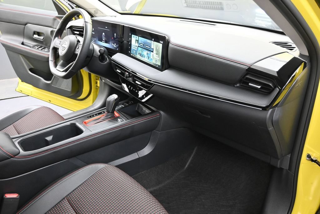 Used 2025 Nissan Kicks SR w/ SR Premium Package FWD image 30