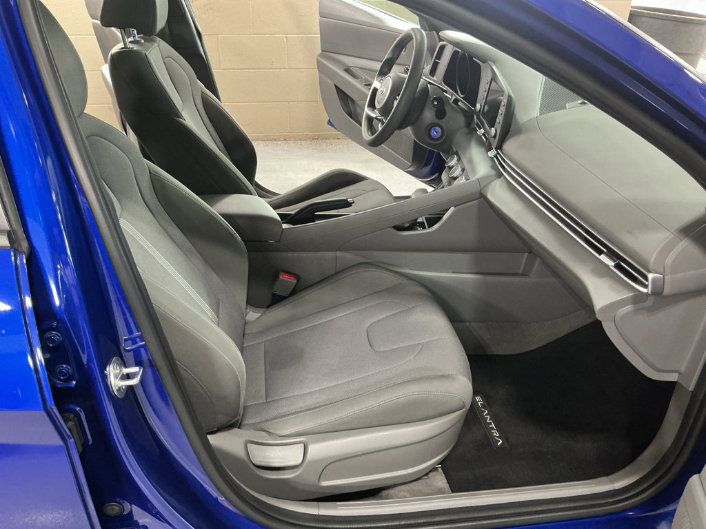 Certified 2023 Hyundai Elantra SE FWD image 20