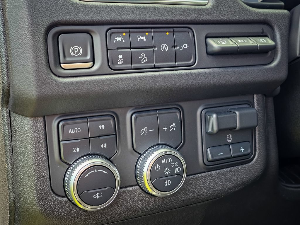 Used 2021 GMC Yukon XL AT4 w/ AT4 Premium Plus Package AWD/4WD image 16