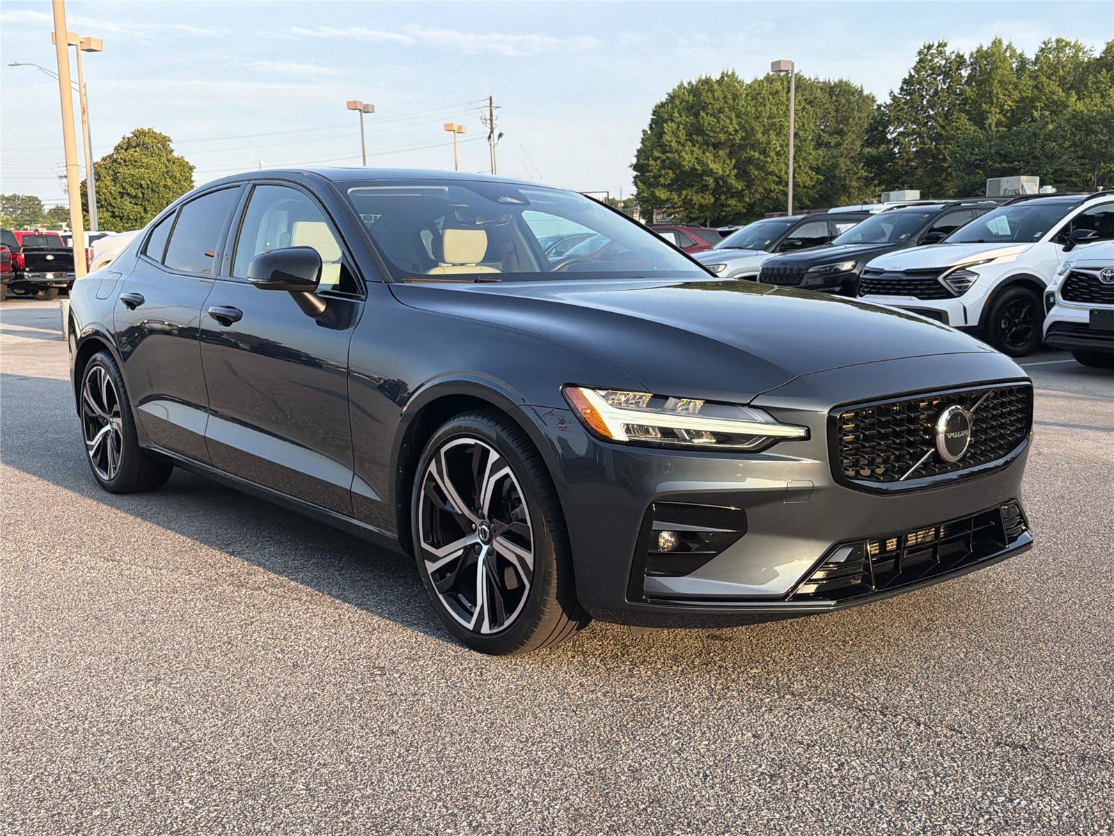 Used 2023 Volvo S60 B5 Core FWD image 3