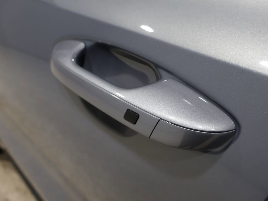 Used 2024 Kia Sorento S image 8