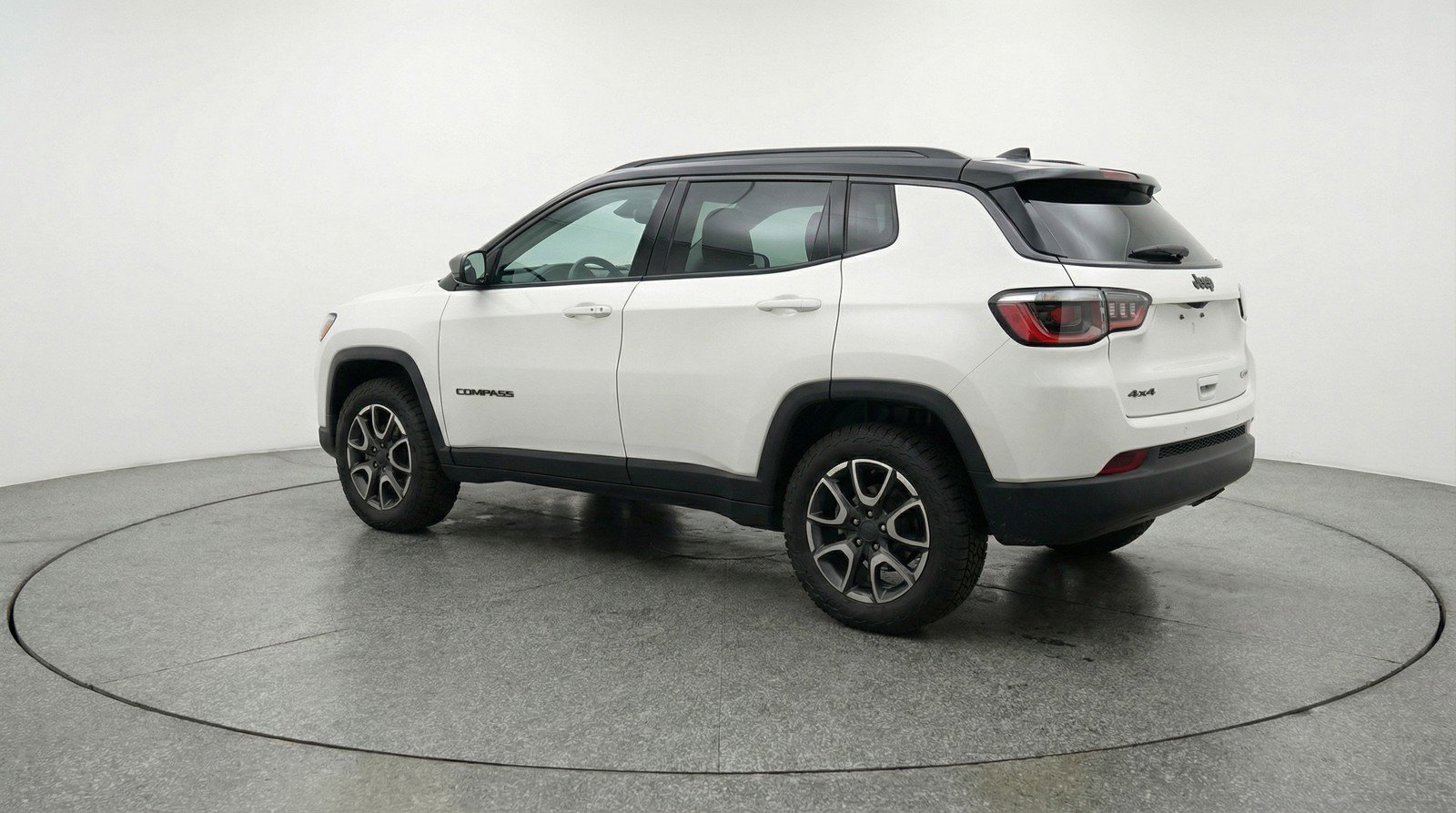 Used 2025 Jeep Compass Trailhawk image 6