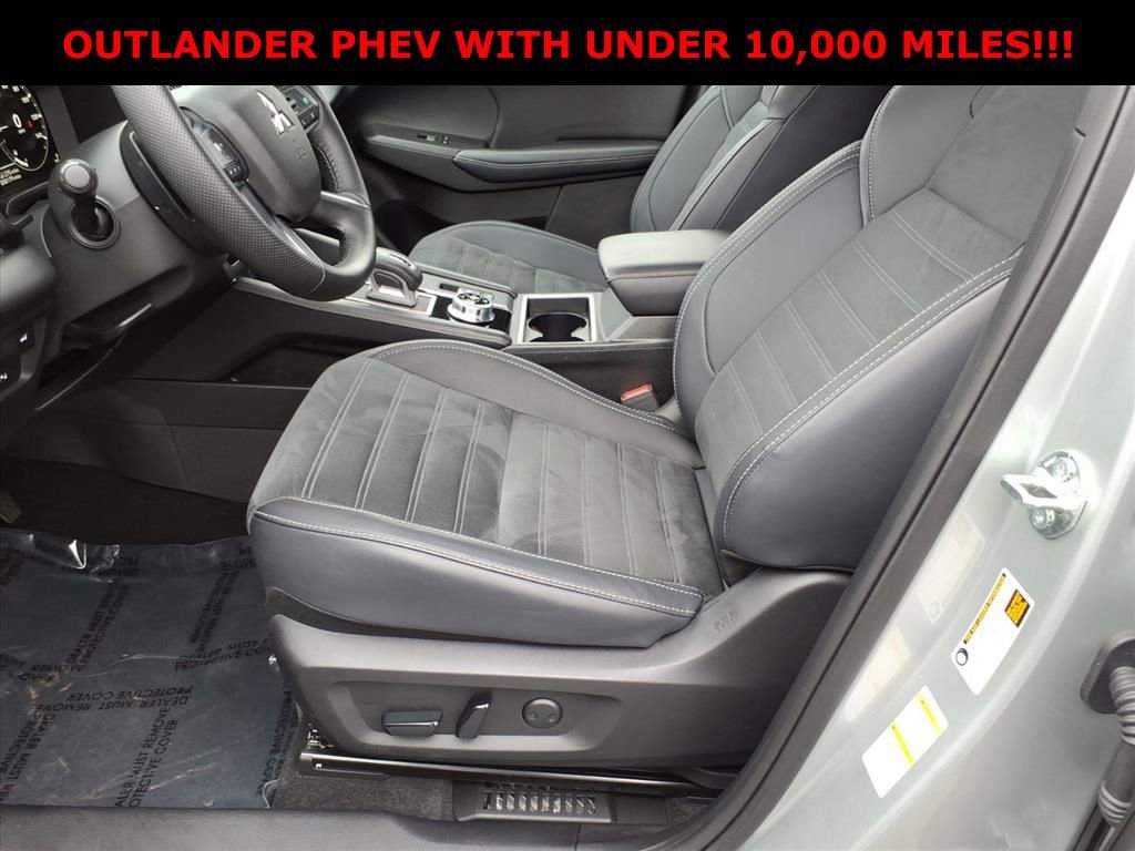 Used 2025 Mitsubishi Outlander SE image 14