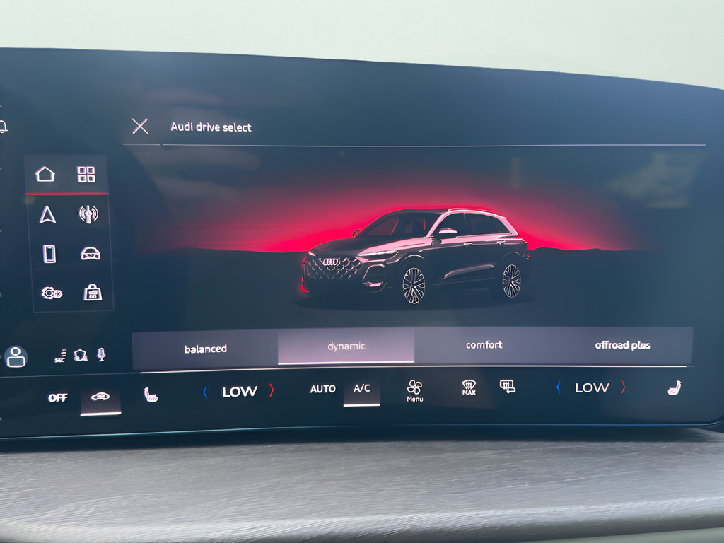 Certified 2025 Audi Q5 Premium AWD/4WD image 18
