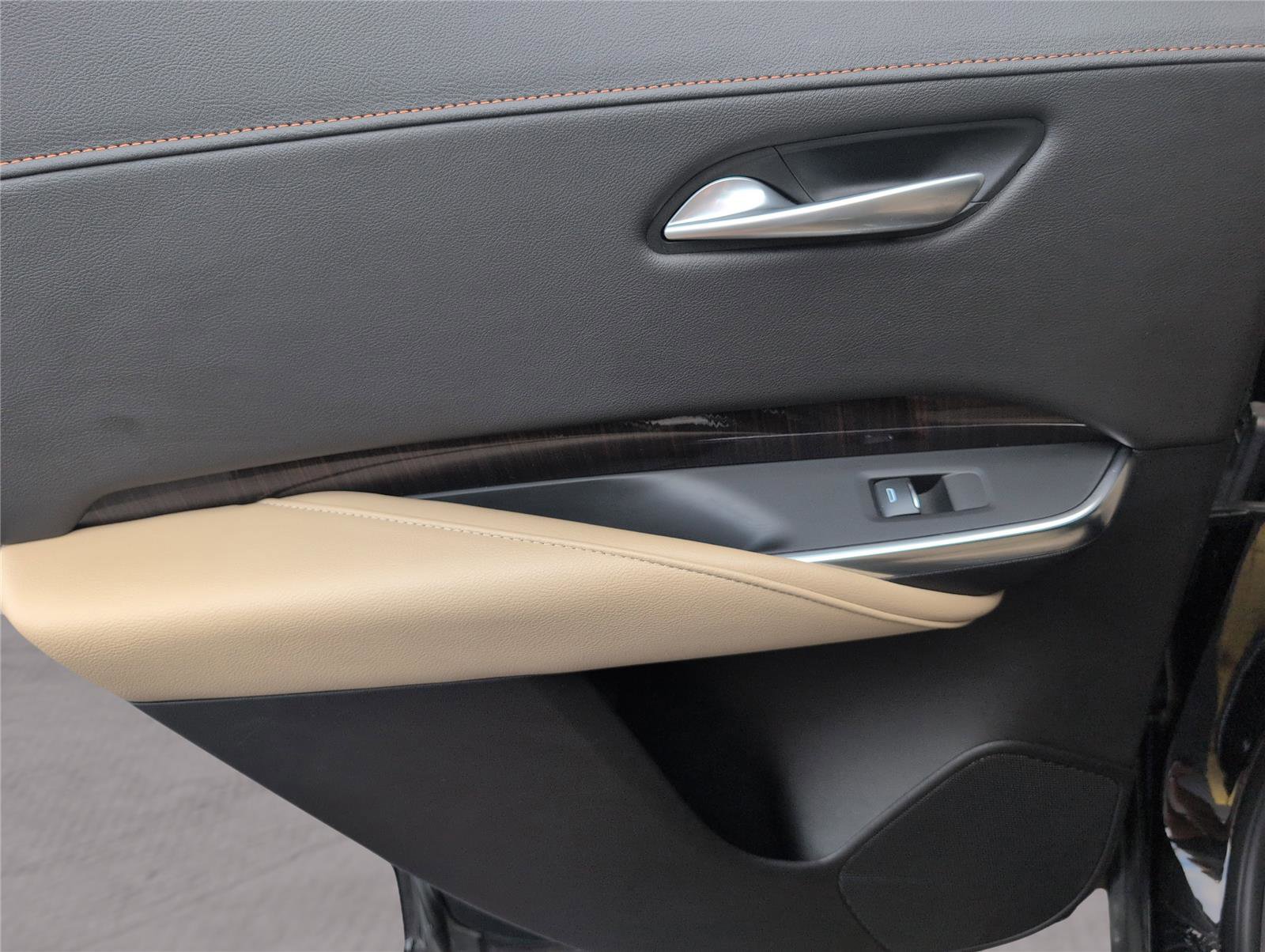 Used 2025 Cadillac XT4 Premium Luxury FWD image 32