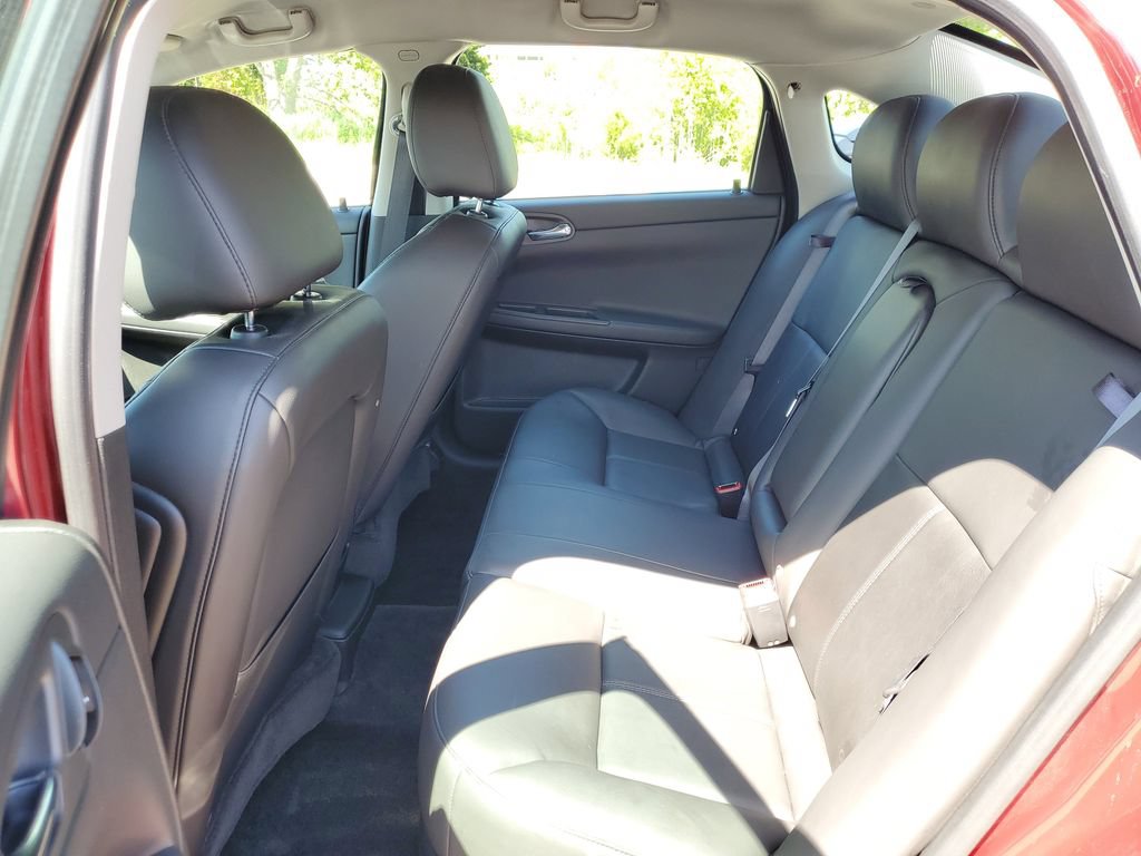 Used 2011 Chevrolet Impala LT w/ Luxury Edition Package FWD image 11