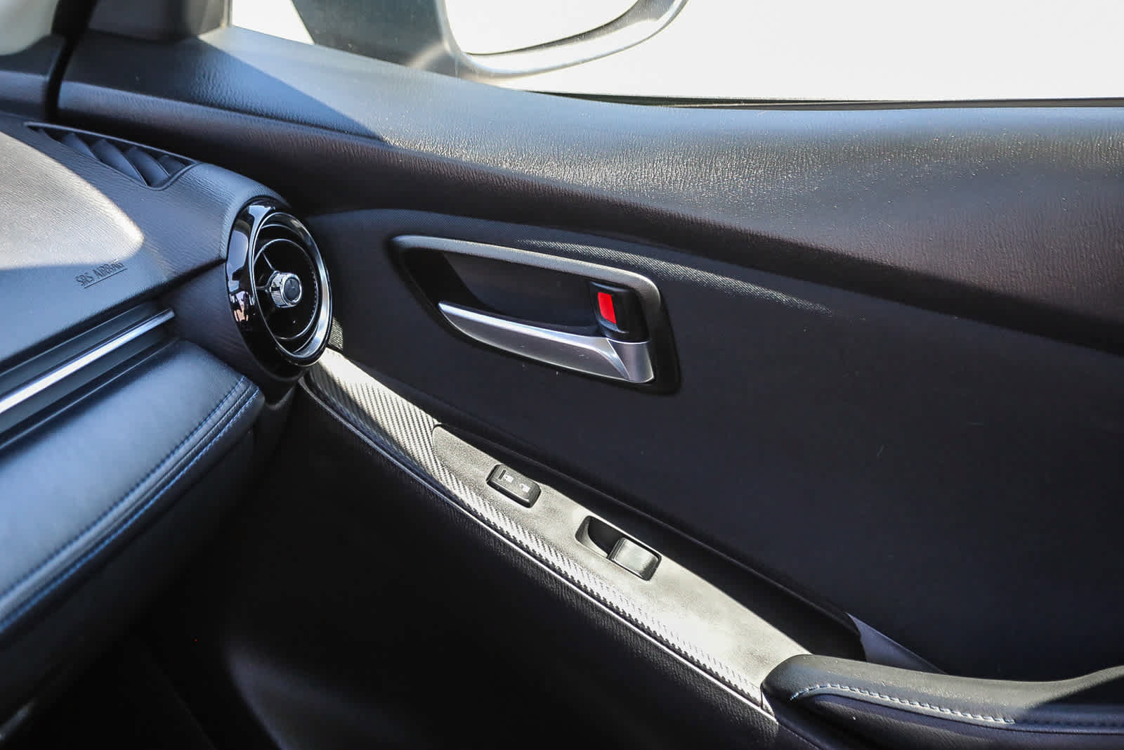 Used 2018 Toyota Yaris iA FWD image 21