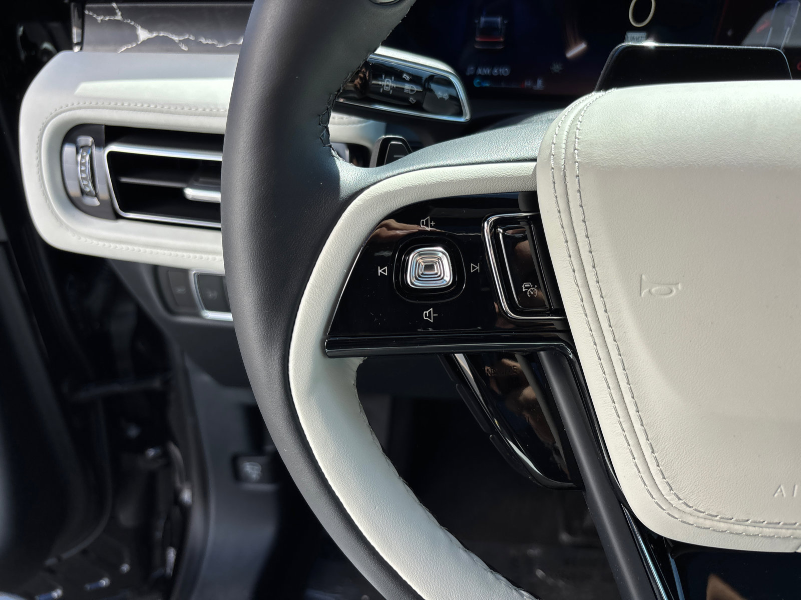 New 2025 Lincoln Aviator Black Label image 19