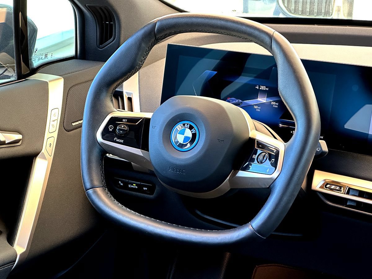Used 2024 BMW iX xDrive50 w/ Premium Package AWD/4WD image 29