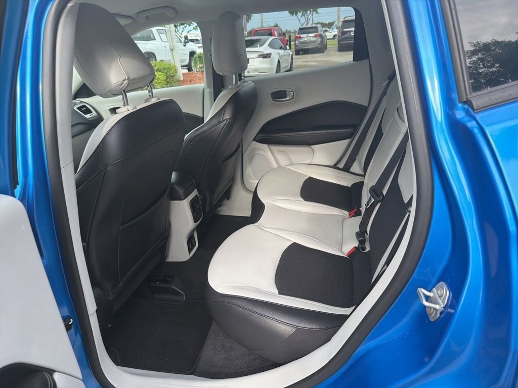 Used 2019 Jeep Compass Latitude w/ Popular Equipment Group FWD image 8