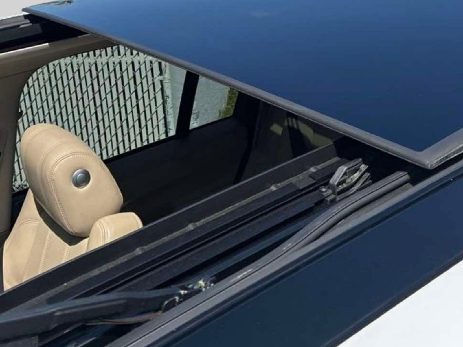 Used 2015 Land Rover Range Rover HSE image 6