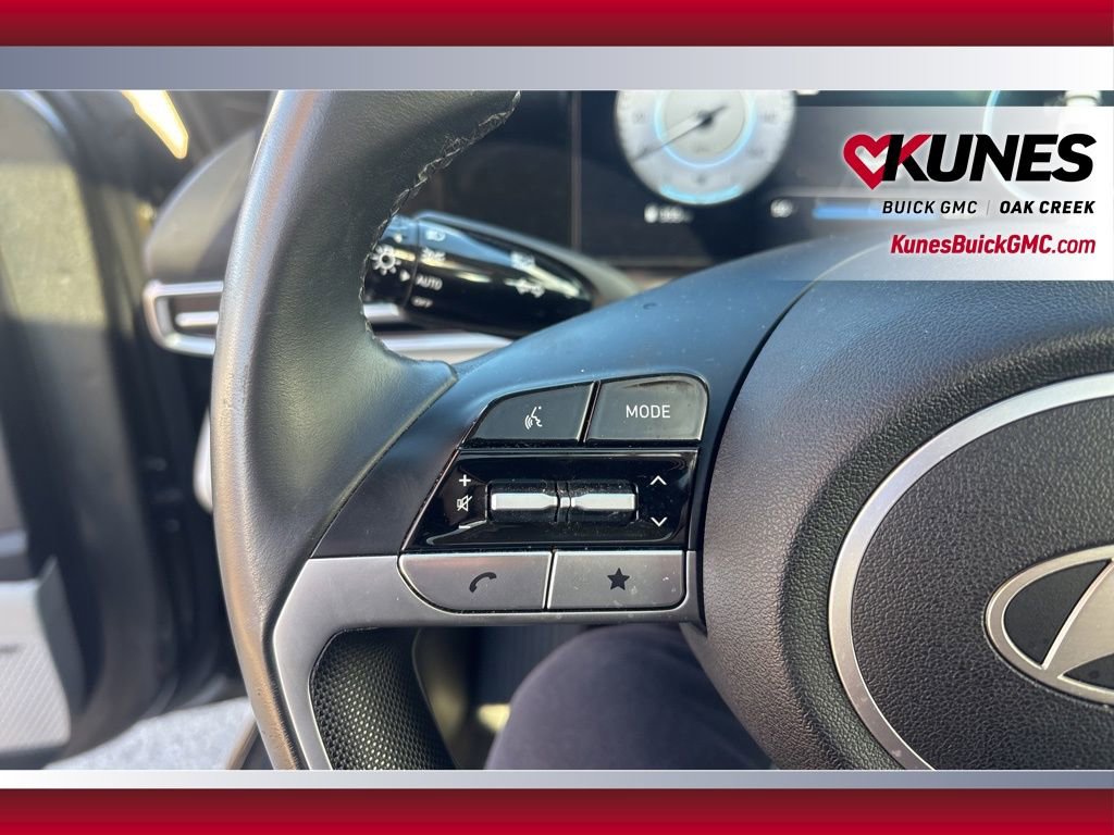 Used 2025 Hyundai Elantra Limited image 18