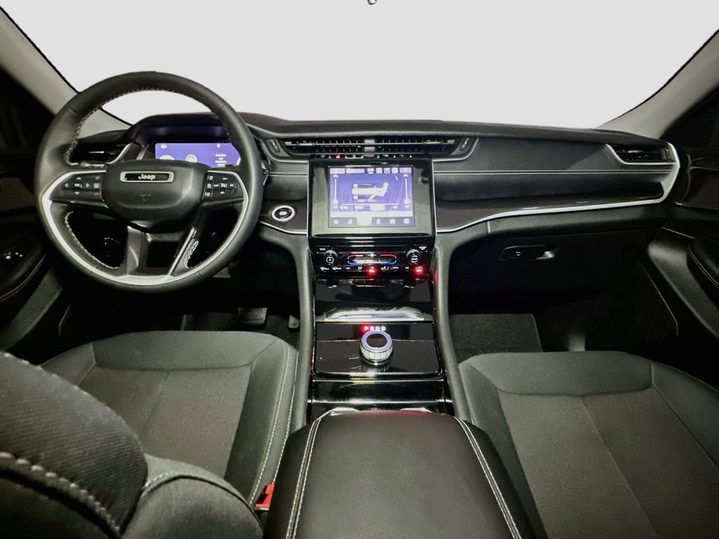 Certified 2023 Jeep Grand Cherokee Laredo AWD/4WD image 9