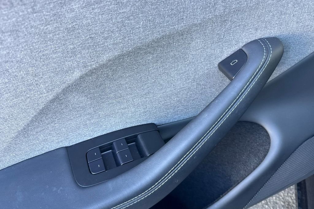 Used 2025 Tesla Model 3 Long Range image 10
