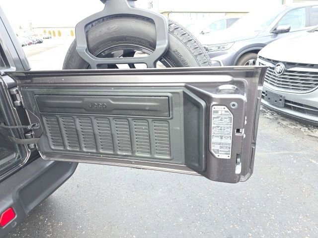 Used 2025 Jeep Wrangler Unlimited Sahara w/ Safety Group image 48