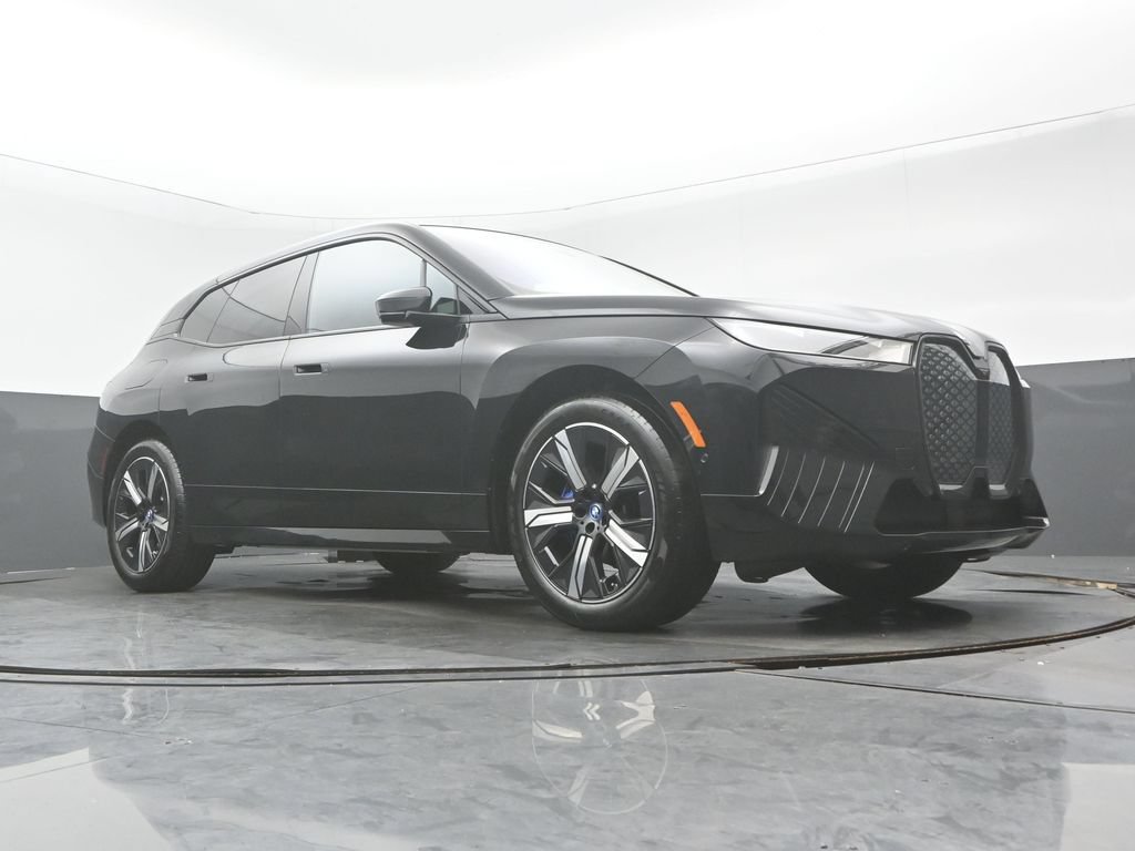 Used 2024 BMW iX xDrive50 w/ Premium Package AWD/4WD image 28