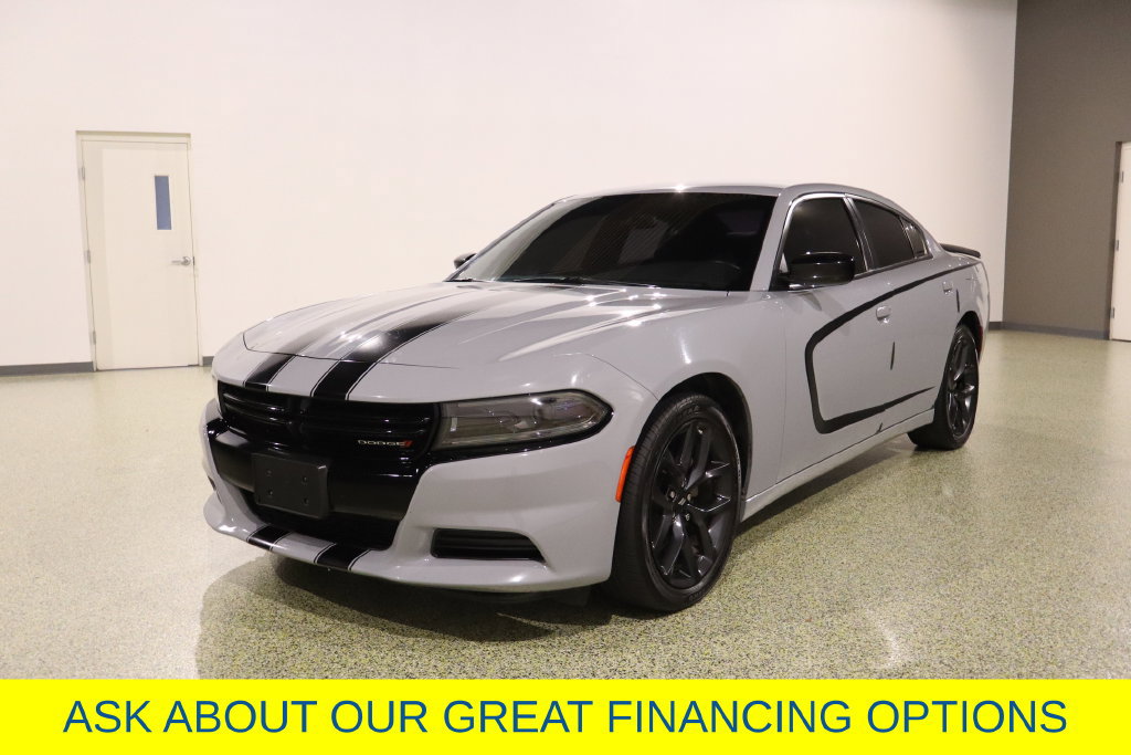 Used 2022 Dodge Charger SXT w/ Blacktop Package RWD image 4