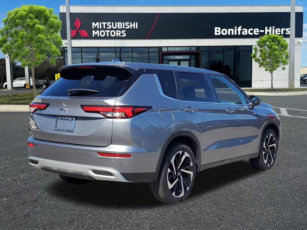 Used 2023 Mitsubishi Outlander SE image 4
