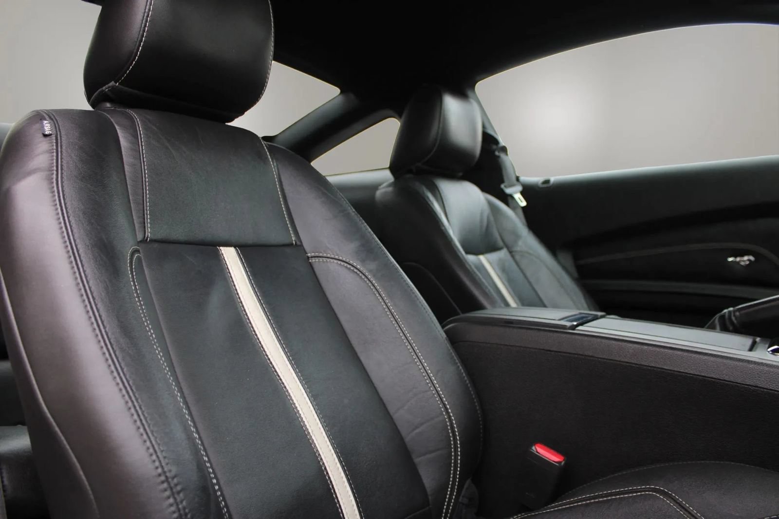 Used 2010 Ford Mustang GT Premium RWD image 9