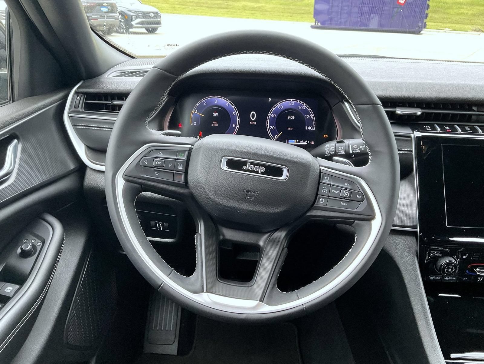 Used 2024 Jeep Grand Cherokee Altitude AWD/4WD image 13