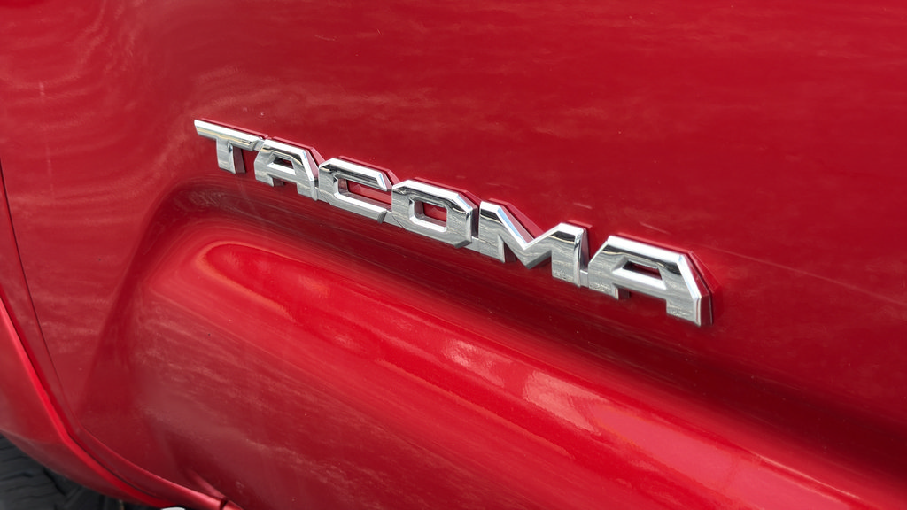 Used 2021 Toyota Tacoma SR5 AWD/4WD image 19