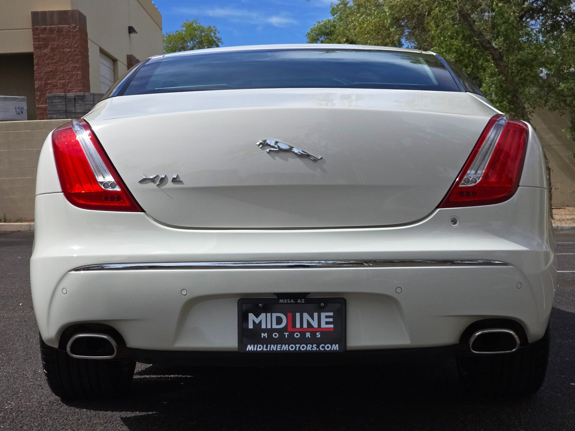 Used 2011 Jaguar XJ L RWD image 9