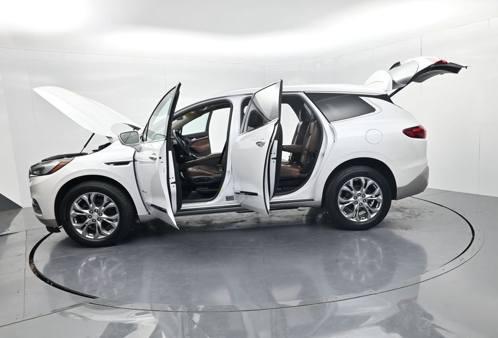 Used 2018 Buick Enclave Avenir FWD image 65