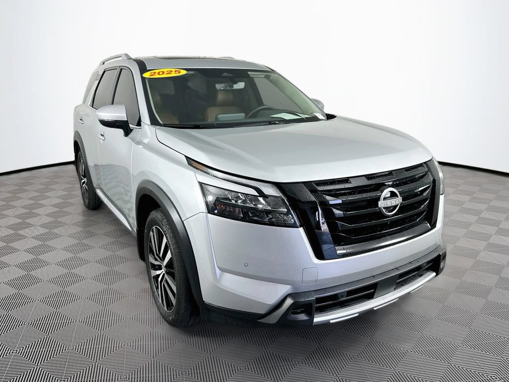 Certified 2025 Nissan Pathfinder Platinum w/ Black Appearance Package AWD/4WD image 2