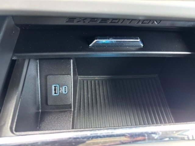 Used 2024 Ford Expedition XLT AWD/4WD image 29