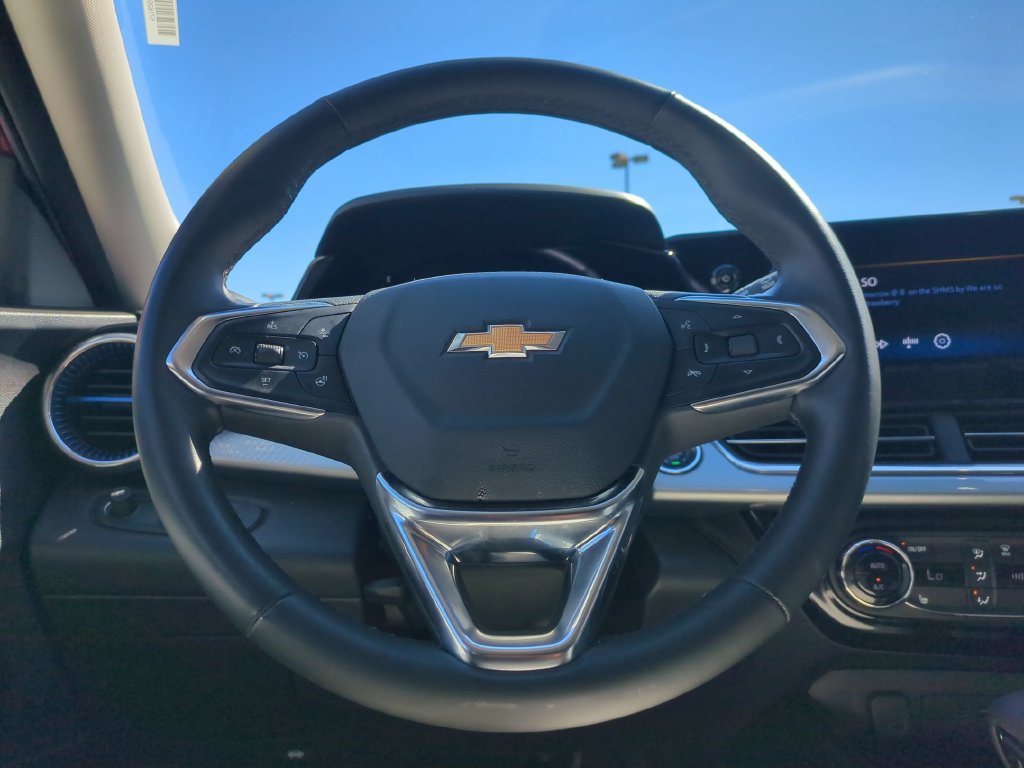 Used 2025 Chevrolet Trax LT w/ LT Convenience Package FWD image 22