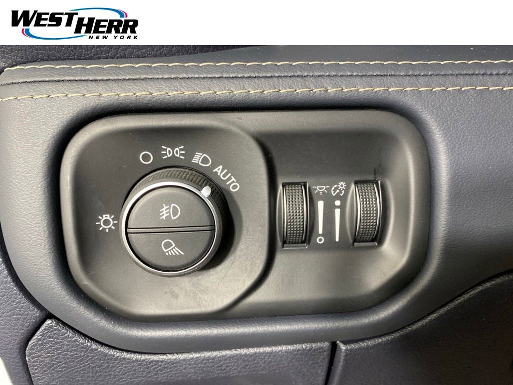 Used 2019 RAM 1500 Limited AWD/4WD image 12