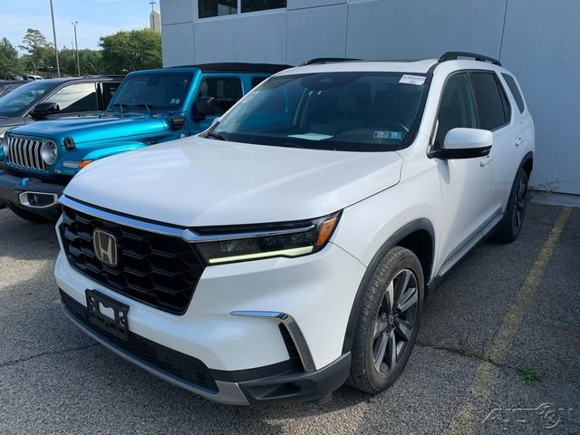 Used 2023 Honda Pilot Touring image 1