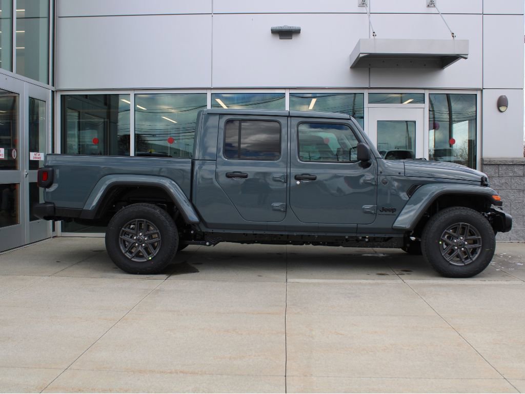 New 2026 Jeep Gladiator Sport image 4