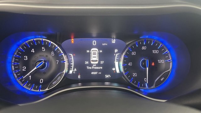 Used 2024 Chrysler Pacifica Touring-L image 39