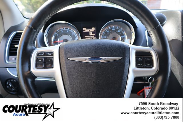Used 2015 Chrysler Town & Country Touring FWD image 10