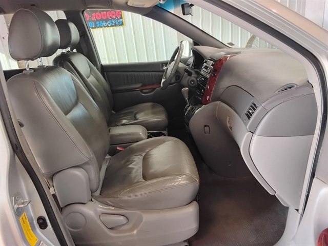 Used 2004 Toyota Sienna XLE AWD/4WD image 16